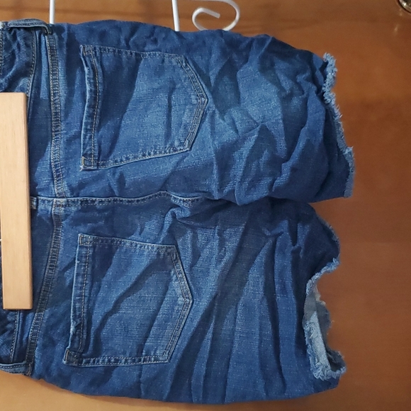 Shorts - Picture 2 of 5